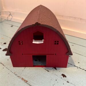 ERTL/TOMY: 46765 1/64 Farm Country Gable Barn Barn Only Missing front doors